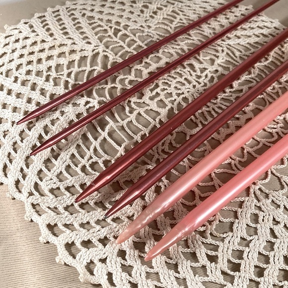 Set Of Six Vintage Pink Knitting Needles - Picture 3 of 8